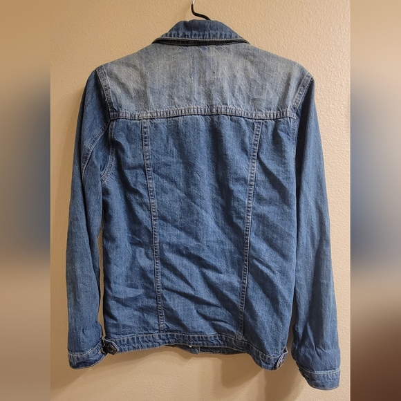 Distressed Jean jackets - Picture 3 of 3